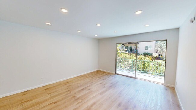 Photo - 5460 White Oak Ave Unit C109