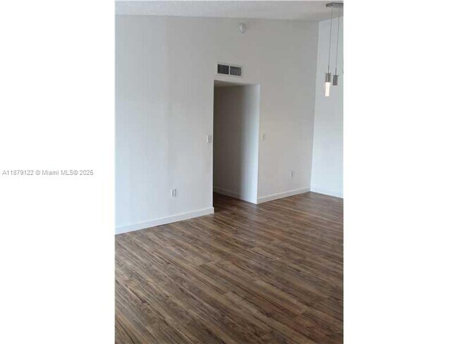 Photo - 468 NE 206th Ln Unidad 205