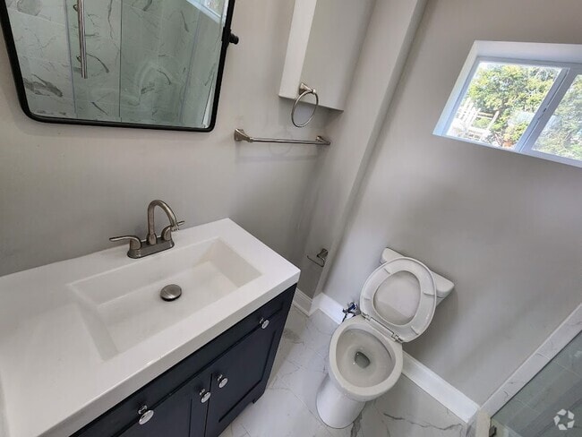 Building Photo - 5535 Ridge Ave Unit 1R Rental
