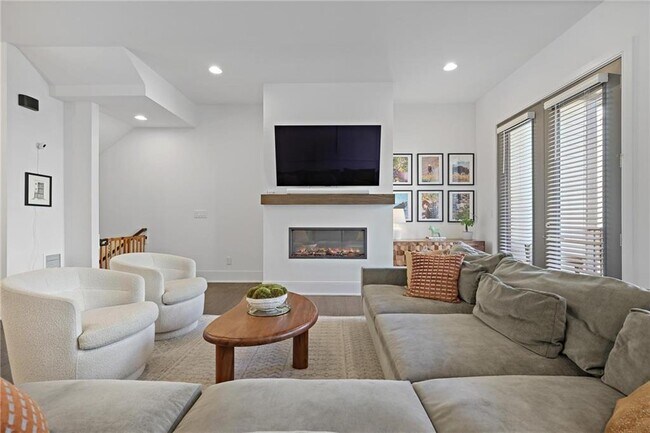 Photo - 1332 Booth Ave NW