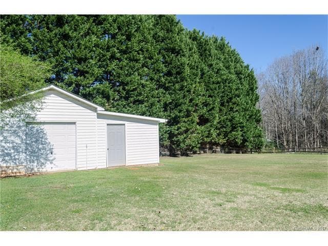 Building Photo - "Charming 4-Bedroom Retreat in Gastonia with Granite Touches & Gleaming Hardwoods!"