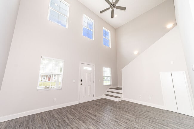 Photo - 155 Promenade Pl