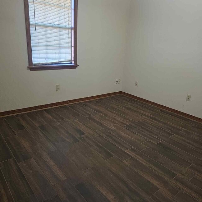 Photo - 1002 Sybil Dr