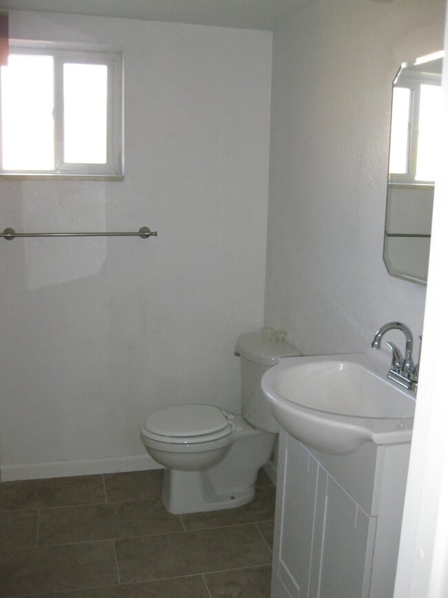 Photo - 831 Meade St