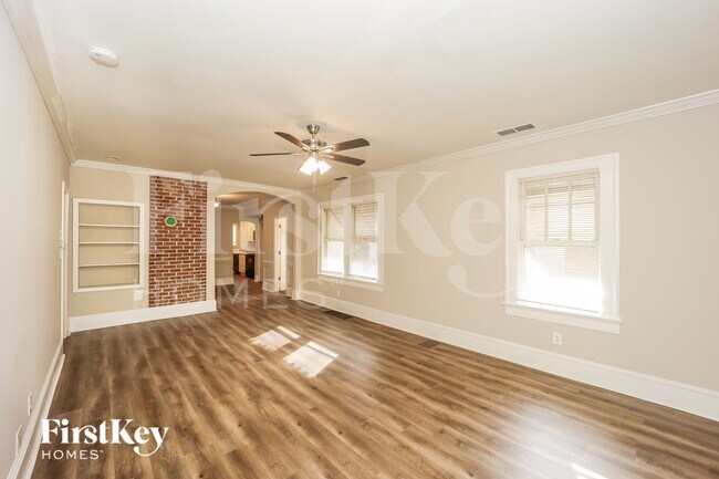 Photo - 1042 Victory Dr SW