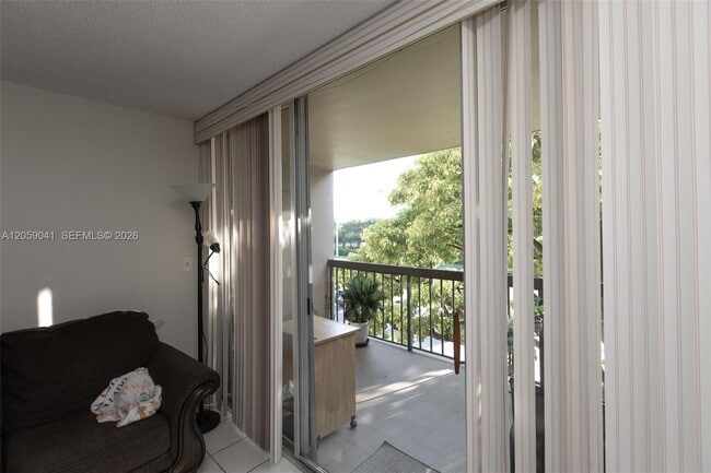 Photo - 10425 SW 112th Ave Unit 325