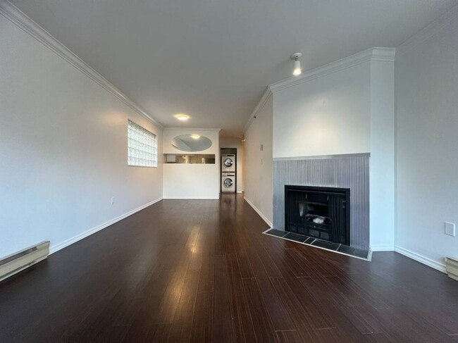 Photo - 910 W 8th Ave