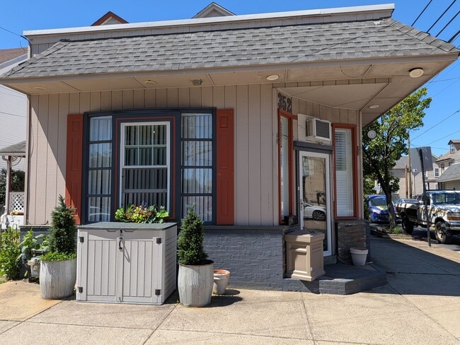 Photo - 352 Jefferson Ave