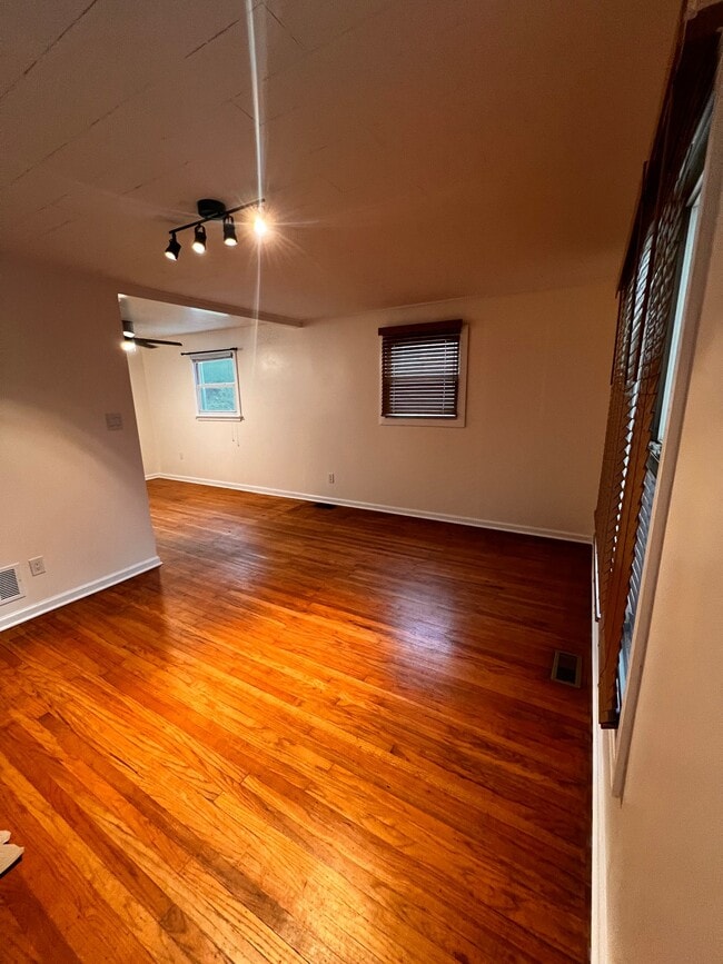 Photo - 736 Cedar Dr