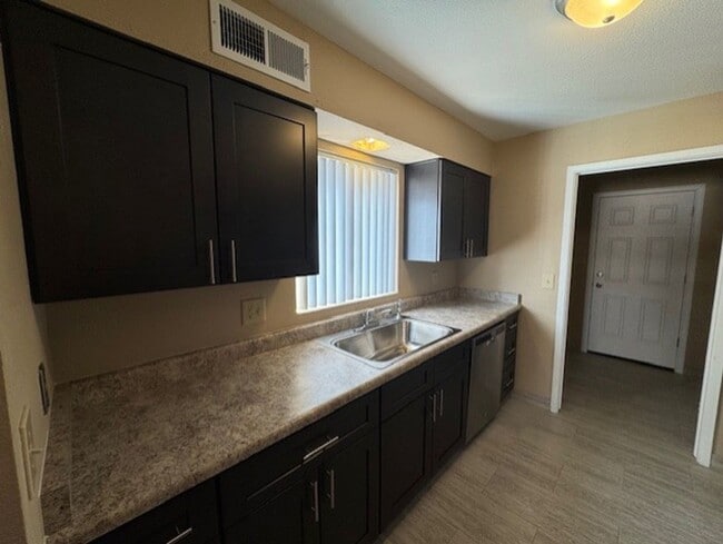 2 Bedroom*1 Bathroom Patio Home - 2 Bedroom*1 Bathroom Patio Home