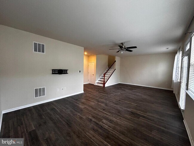 Photo - 212 Bowling Green Cir