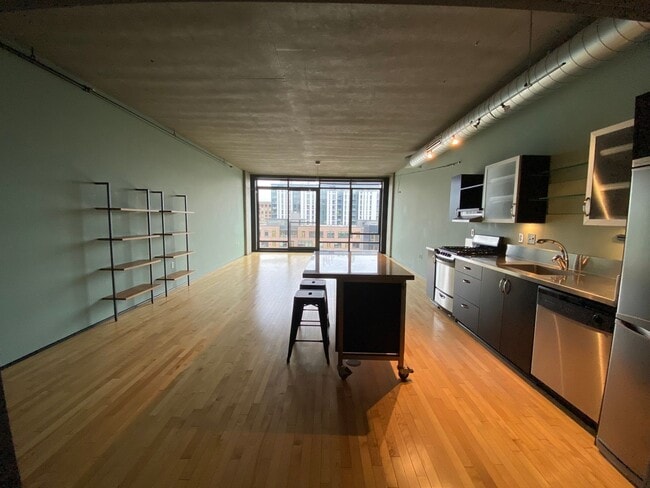 Photo - Elegant Pearl District Residence with Designer Kitchen, Floor-to-Ceiling Windows & Secured Parking