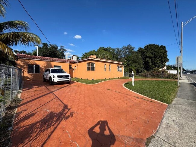 Photo - 315 NE 125th St