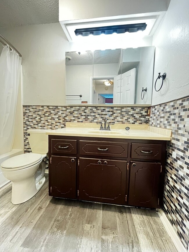 Photo - 4807 NW Cheyenne Ave