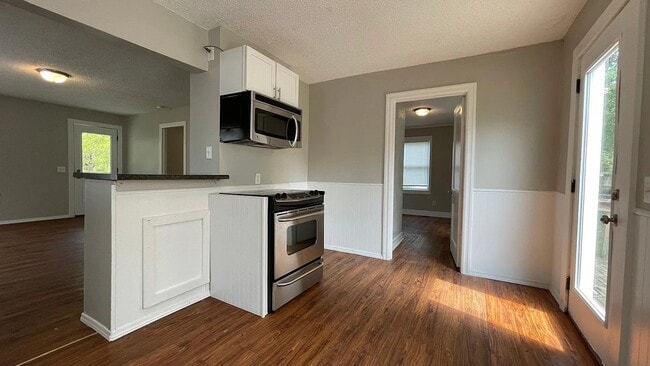 Photo - Updated 2 bed/1 bath home!