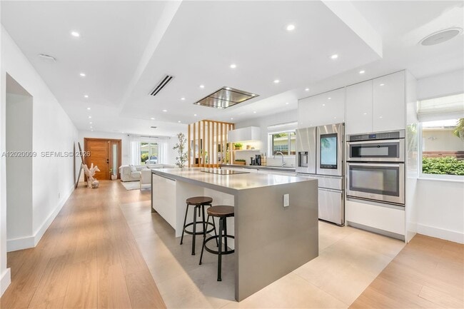 Photo - 465 NE 112th St