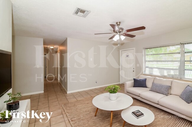 Photo - 161 NE 20th St