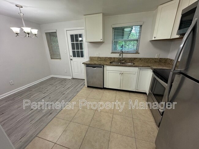 Photo - 8215 Cir St S