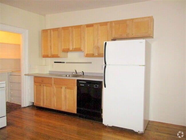 Building Photo - 57 Summer St Unit 3 Rental