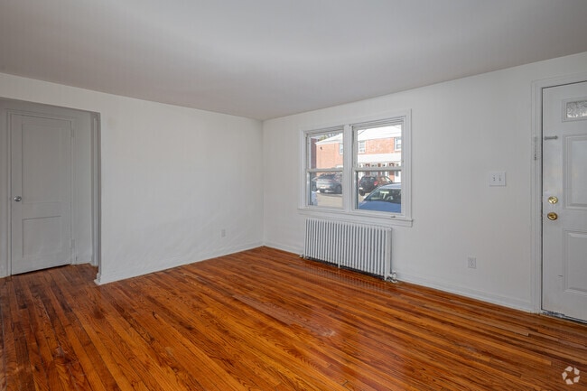 1BR, 1BA - Living Room - Jefferson Gardens