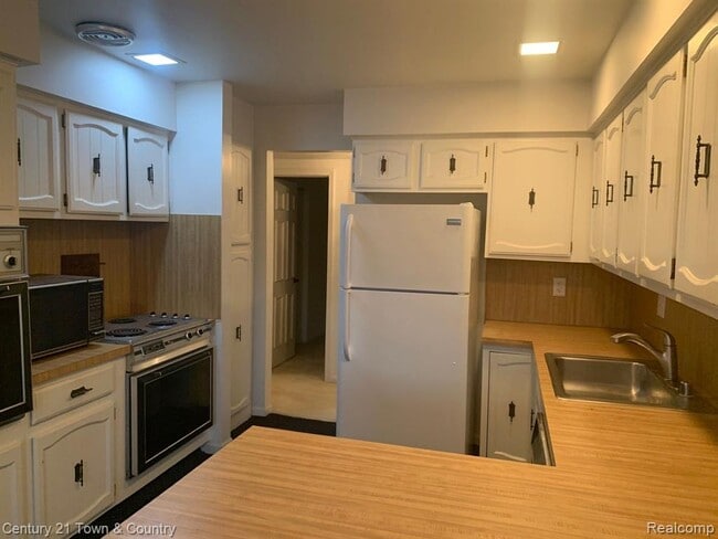 Photo - 42160 Woodward Ave Unit #8