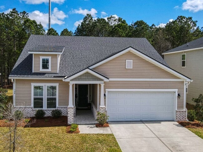 Building Photo - Spacious 4 bed, 2 bath Home with Neighborhood Amenities!