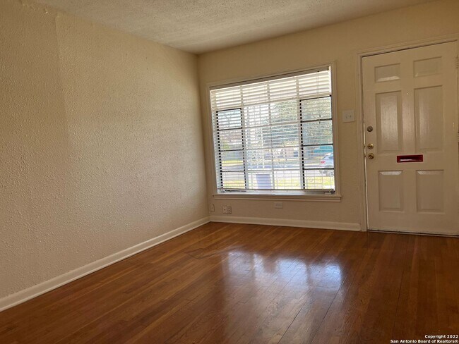 Photo - 2521 Cincinnati Ave