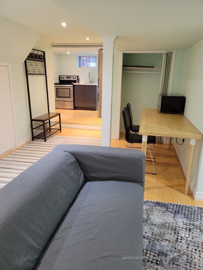 Building Photo - MARLEE AVENUE-EGLINTON AVE WEST Unit Basement