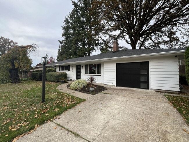 Photo - Charming Single-Level 3-Bedroom Home with ...