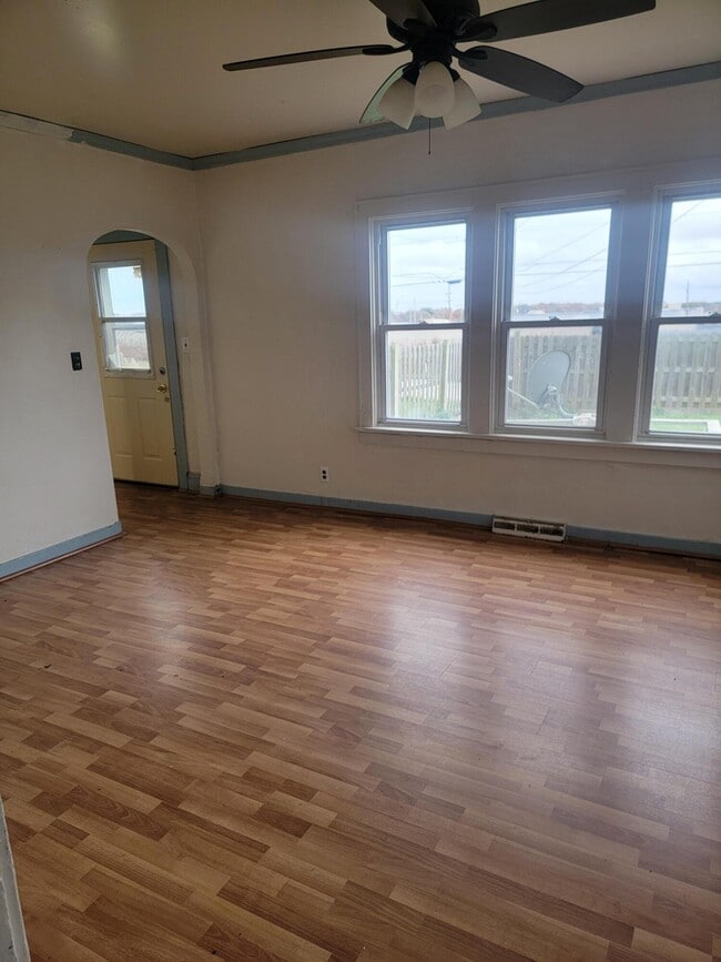 Photo - 8323 E Frontage Rd