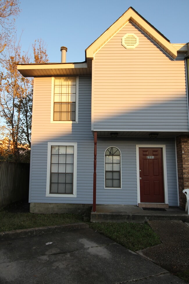 Building Photo - 2331 Justin Ln Rental