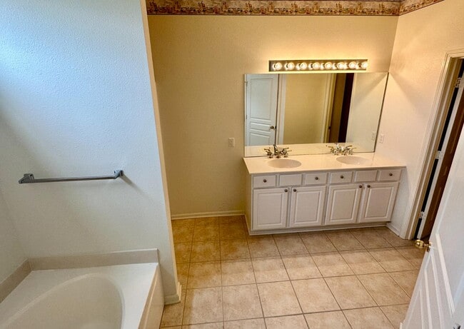 Photo - 132 Stratford Village Way