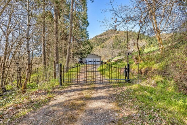 Building Photo - 2677 Humbug Creek Rd