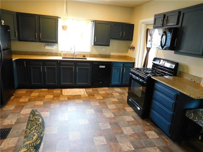 Photo - 321 N Main St