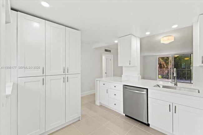 Photo - 319 NE 14th Ave Unit 201