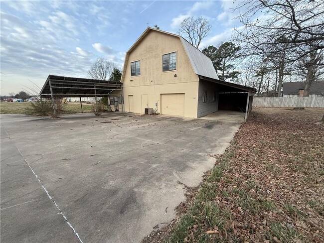 Photo - 624 W Post Rd