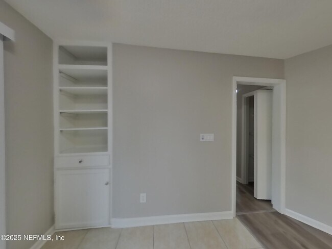 Photo - 4963 Beige St