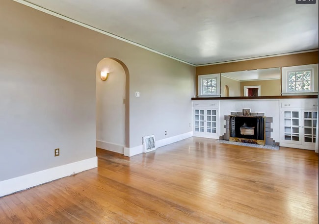 Photo - Cute Bungalow - Close to Downtown + Finished Basement!!