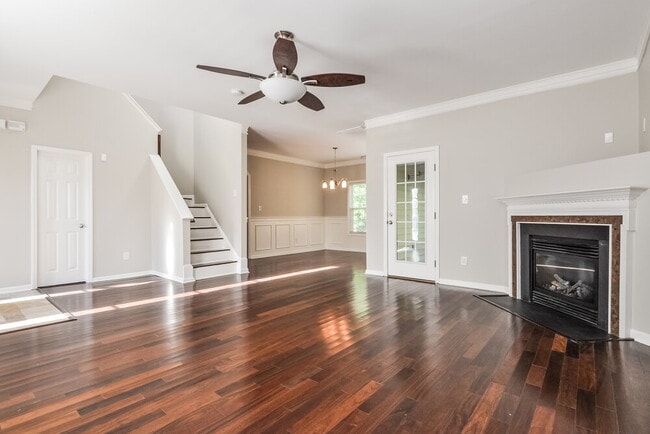 Photo - 564 Hay River St