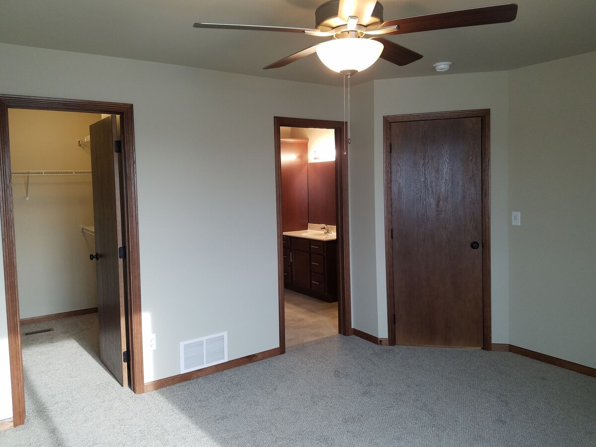 Photo - 2077 12th St W