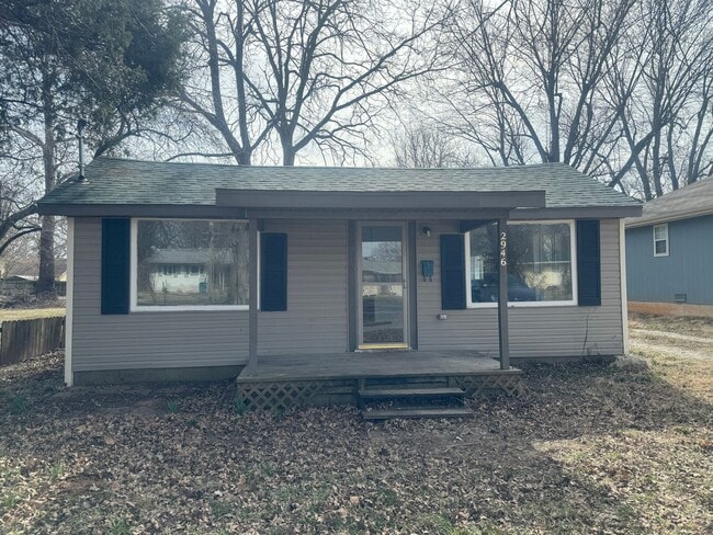 Building Photo - Cute 2 bedroom 1 bath recently renovated home