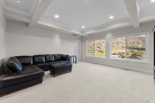 Photo - 220 Wintergreen Cir