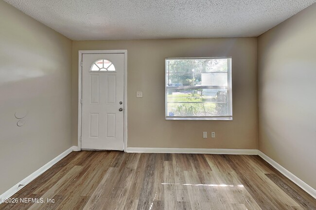 Photo - 4888 Strato Rd W