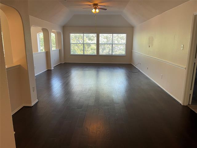 714 Crockett Dr