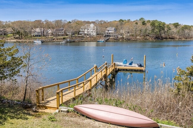 Photo - 235 Edgewater Dr W