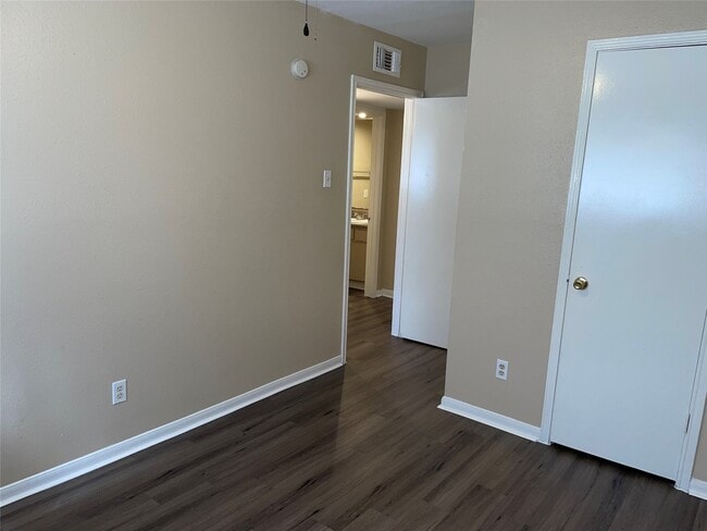 Building Photo - 4710 Airport Blvd Unit 203