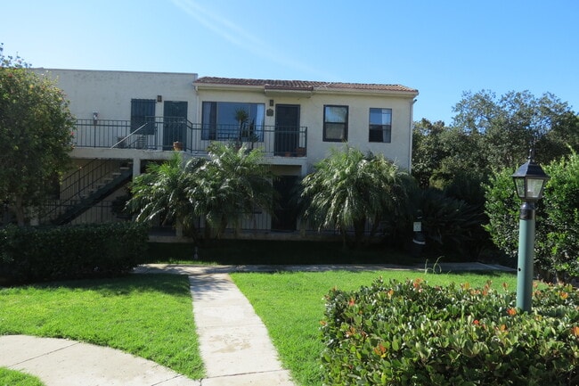 Building Photo - 6453 Kanan Dume Rd Unit B