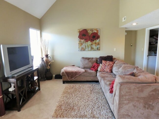 Photo - 4BR/2.5BA House, 2-Car Garage - $2,100 *NO SMOKERS OR UNDERGRADS