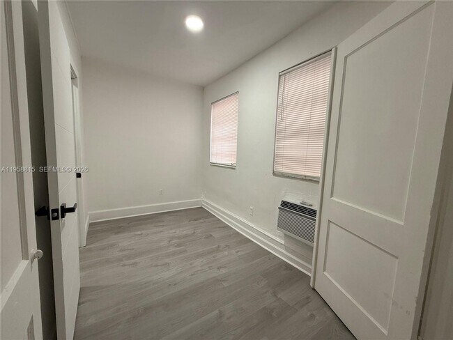 Photo - 1560 SW 5th St Unit 10