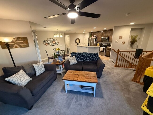 Building Photo - Beautiful 2 bed 2 bath Townhome in Meridian! Unit A